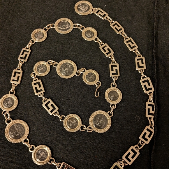 Iconic Vintage Versace Chain Belt with Medusa Medallion 90s - Very Rare! - Picture 12 of 13